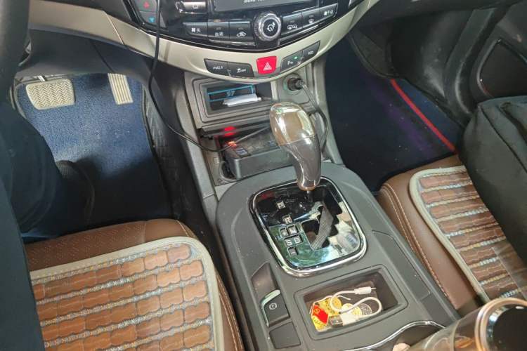 Used BYD S7 2015 2.0T Upgraded Automatic Luxury Version Gear Lever