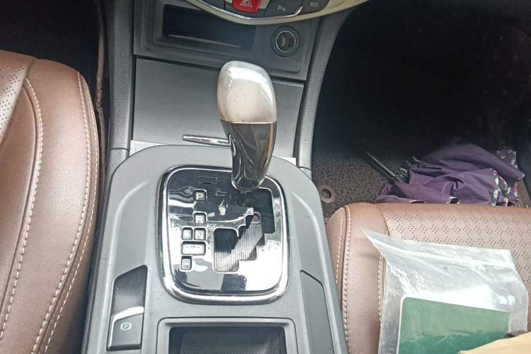 Used BYD S7 2015 2.0T Upgraded Automatic Luxury Version Gear Lever