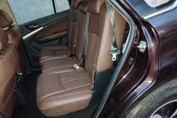 Used BYD S7 2015 2.0T Upgraded Automatic Luxury Version Left Rear Seat
