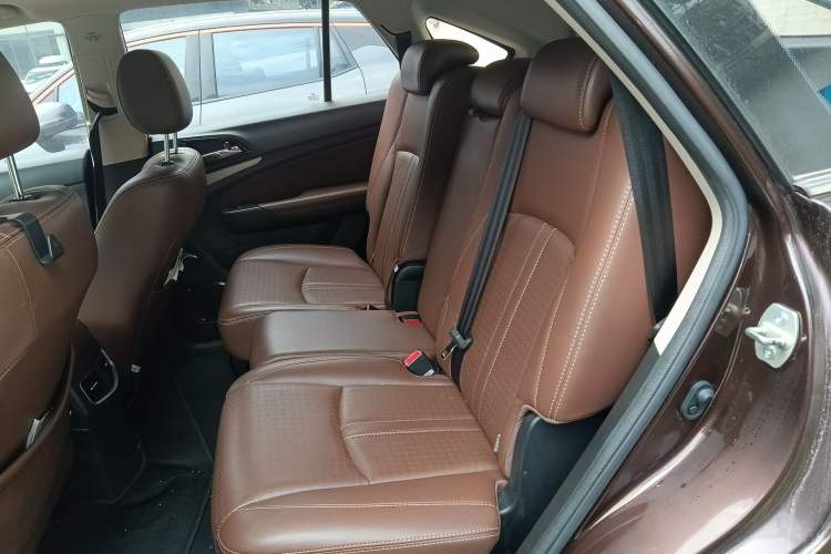 Used BYD S7 2015 2.0T Upgraded Automatic Luxury Version Left Rear Seat