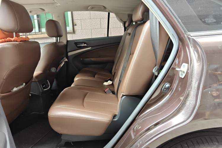 Used BYD S7 2015 2.0T Upgraded Automatic Luxury Version Left Rear Seat