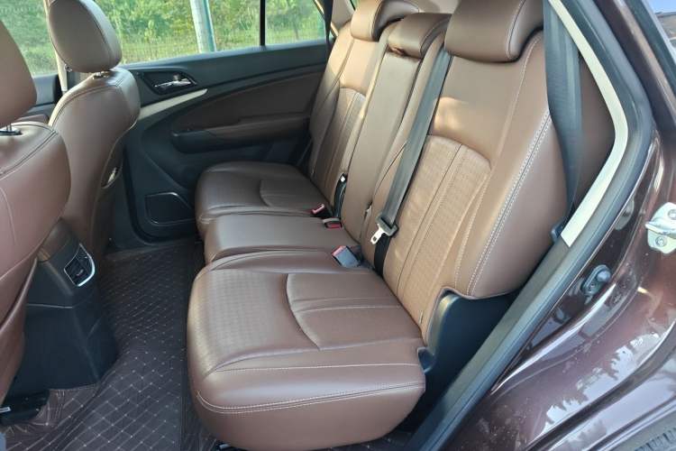 Used BYD S7 2015 2.0T Upgraded Automatic Luxury Version Left Rear Seat