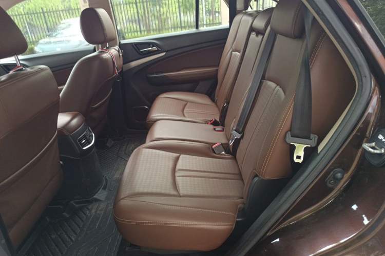 Used BYD S7 2015 2.0T Upgraded Automatic Luxury Version Left Rear Seat