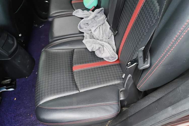Used BYD S7 2015 2.0T Automatic Prestige Model Left Rear Seat