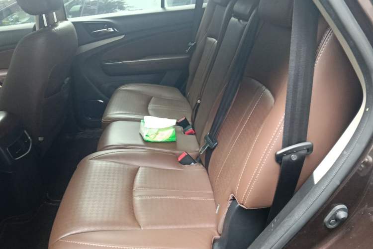 Used BYD S7 2015 2.0T Upgraded Automatic Luxury Version Left Rear Seat