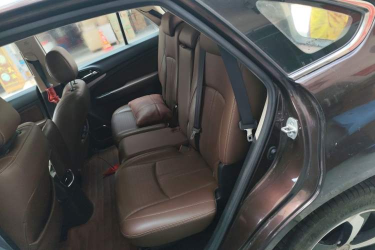 Used BYD S7 2015 2.0T Upgraded Automatic Luxury Version Left Rear Seat