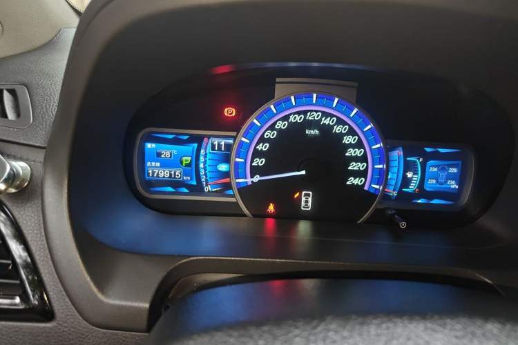 Used BYD S7 2015 2.0T Automatic Prestige Model Odometer Close Up