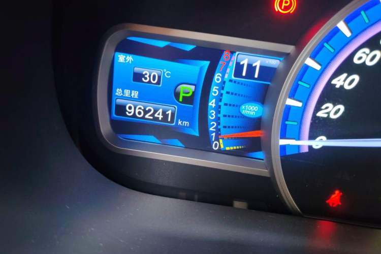 Used BYD S7 2015 2.0T Upgraded Automatic Luxury Version Odometer Close Up