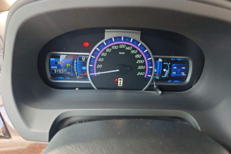 Used BYD S7 2015 2.0T Upgraded Automatic Luxury Version Odometer Close Up