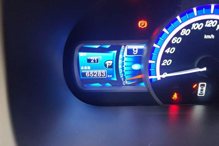 Used BYD S7 2015 2.0T Upgraded Automatic Luxury Version Odometer Close Up