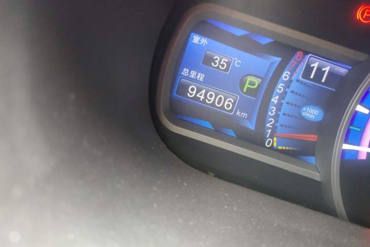 Used BYD S7 2015 2.0T Upgraded Automatic Luxury Version Odometer Close Up
