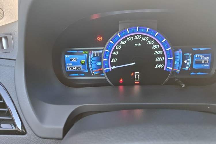 Used BYD S7 2015 2.0T Upgraded Automatic Luxury Version Odometer Close Up