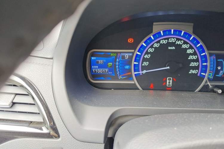 Used BYD S7 2015 2.0T Upgraded Automatic Luxury Version Odometer Close Up