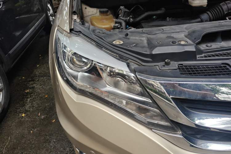 Used BYD S7 2015 2.0T Automatic Prestige Model Right Front Headlight