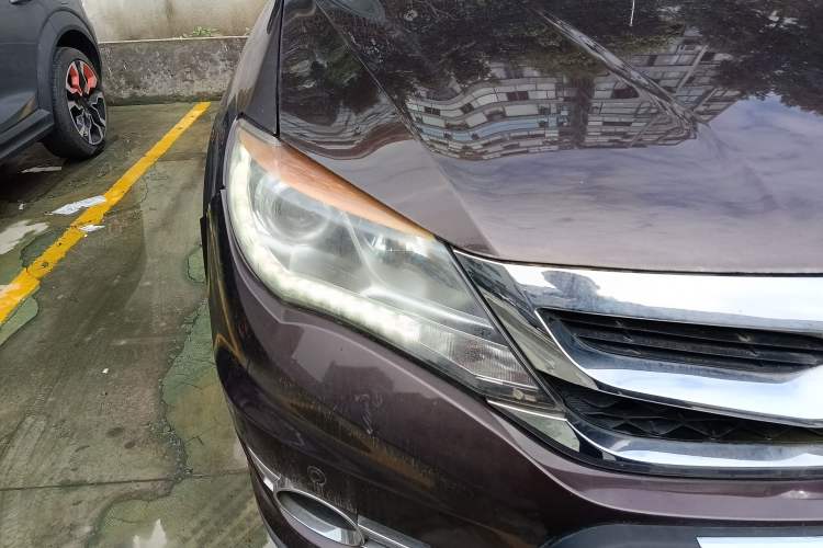 Used BYD S7 2015 2.0T Upgraded Automatic Luxury Version Right Front Headlight