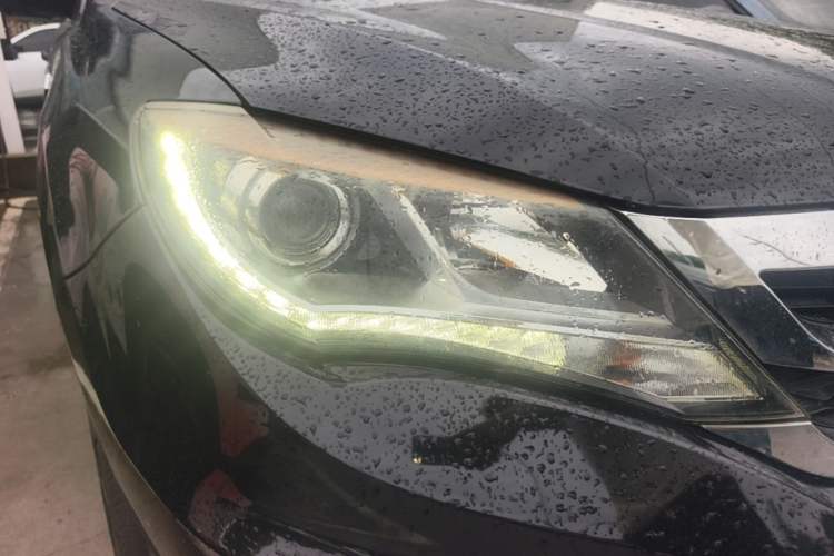 Used BYD S7 2015 2.0T Upgraded Automatic Flagship Version Right Front Headlight