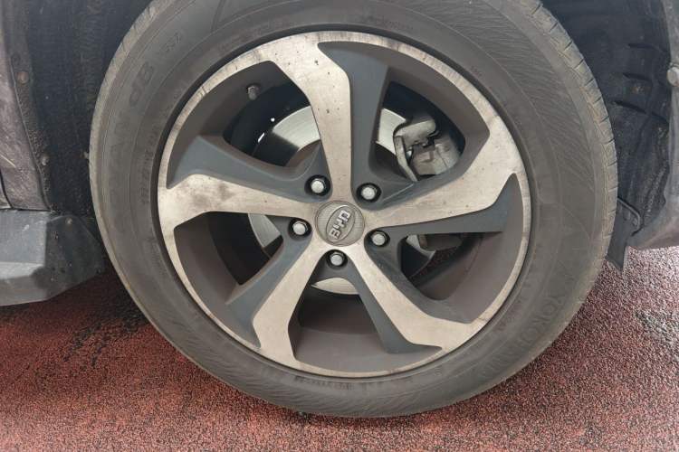 Used BYD S7 2015 2.0T Automatic Flagship Edition Right Front Wheel Hub