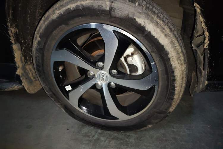 Used BYD S7 2015 2.0T Upgraded Automatic Flagship Version Right Front Wheel Hub