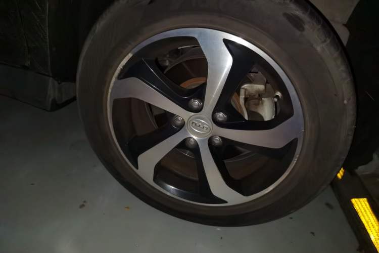 Used BYD S7 2015 2.0T Upgraded Automatic Luxury Version Right Front Wheel Hub