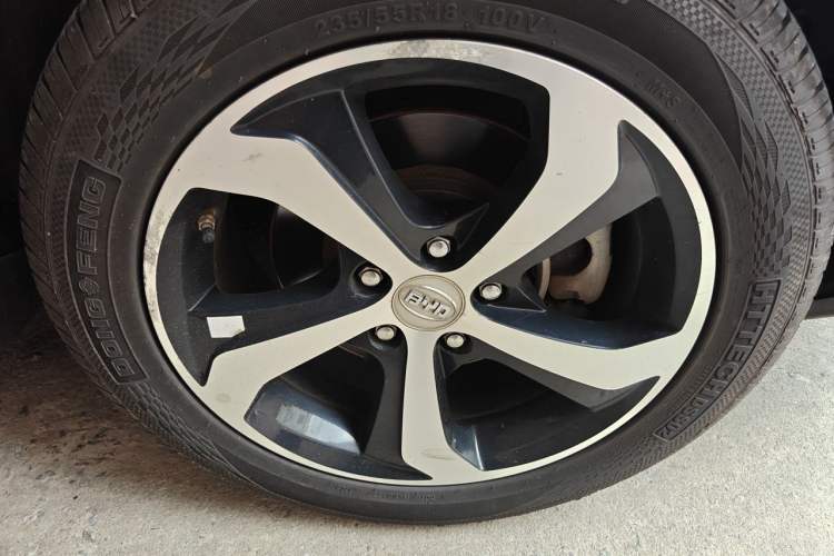 Used BYD S7 2015 2.0T Upgraded Automatic Luxury Version Right Front Wheel Hub