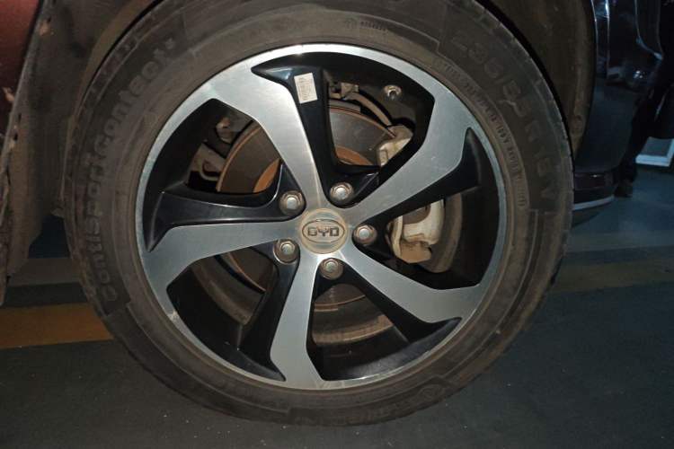 Used BYD S7 2015 2.0T Upgraded Automatic Luxury Version Right Front Wheel Hub