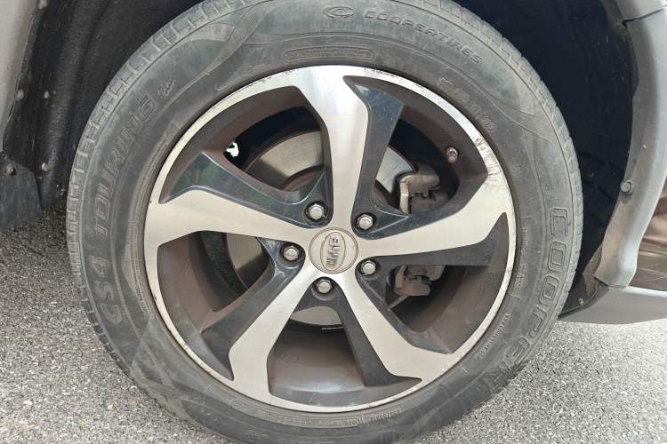 Used BYD S7 2015 2.0T Upgraded Automatic Luxury Version Right Front Wheel Hub