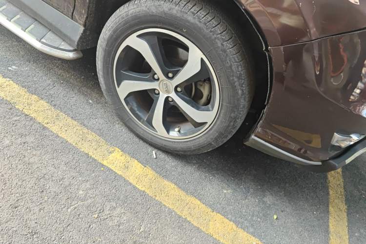 Used BYD S7 2015 2.0T Upgraded Automatic Luxury Version Right Front Wheel Hub