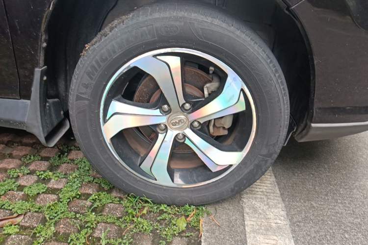 Used BYD S7 2015 2.0T Upgraded Automatic Luxury Version Right Front Wheel Hub