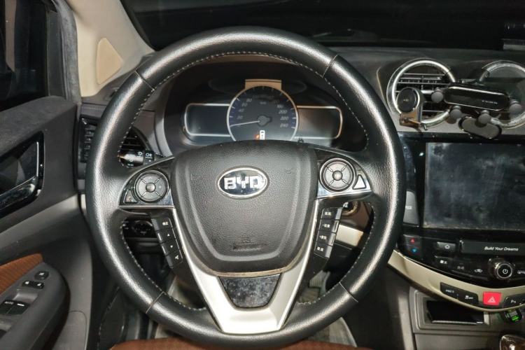 Used BYD S7 2015 2.0T Upgraded Automatic Luxury Version Steering Wheel