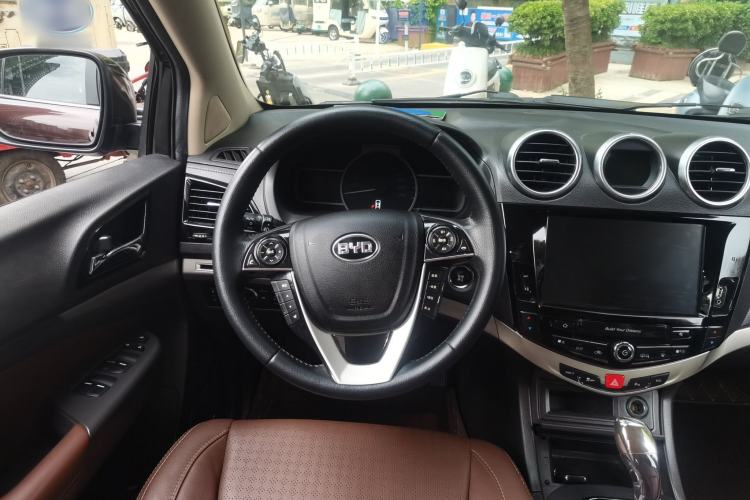 Used BYD S7 2015 2.0T Upgraded Automatic Luxury Version Steering Wheel