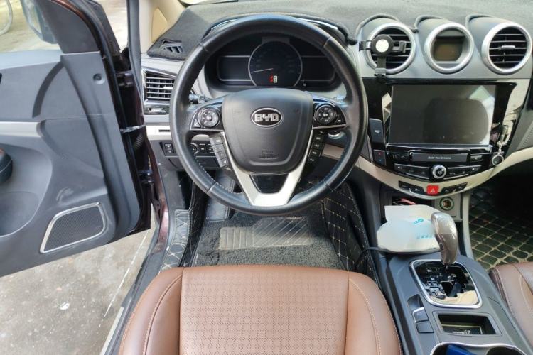 Used BYD S7 2015 2.0T Upgraded Automatic Luxury Version Steering Wheel