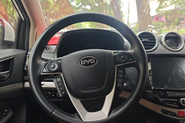 Used BYD S7 2015 2.0T Upgraded Automatic Luxury Version Steering Wheel