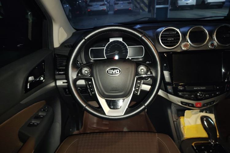 Used BYD S7 2015 2.0T Upgraded Automatic Flagship Version Steering Wheel
