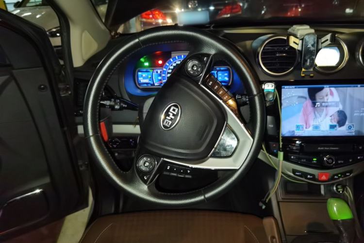 Used BYD S7 2015 2.0T Upgraded Automatic Luxury Version Steering Wheel