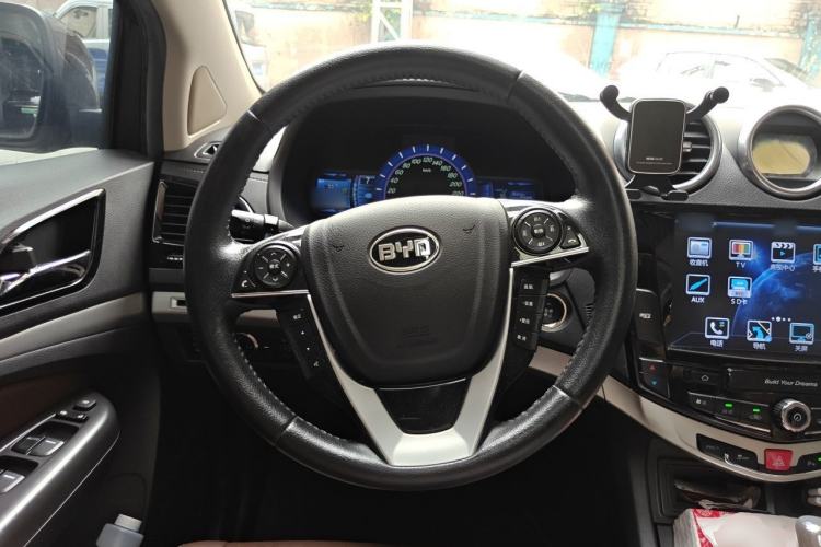 Used BYD S7 2015 2.0T Upgraded Automatic Luxury Version Steering Wheel