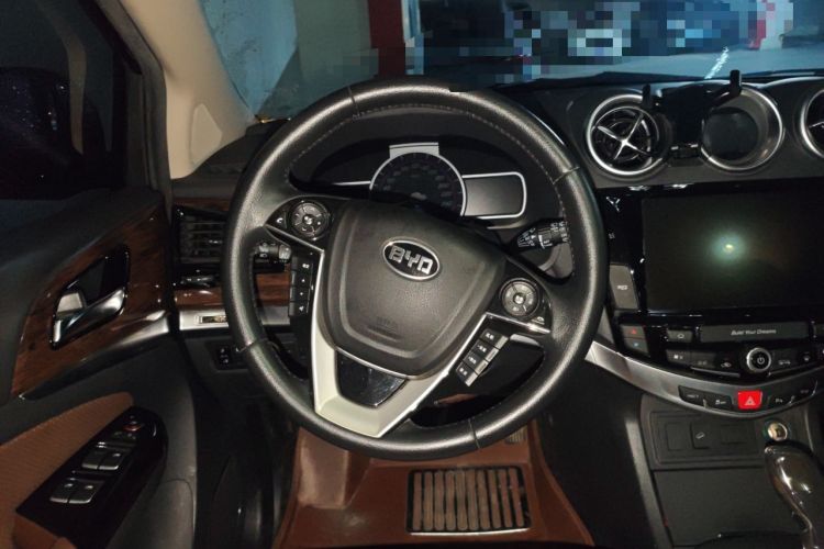 Used BYD S7 2015 2.0T Upgraded Automatic Luxury Version Steering Wheel