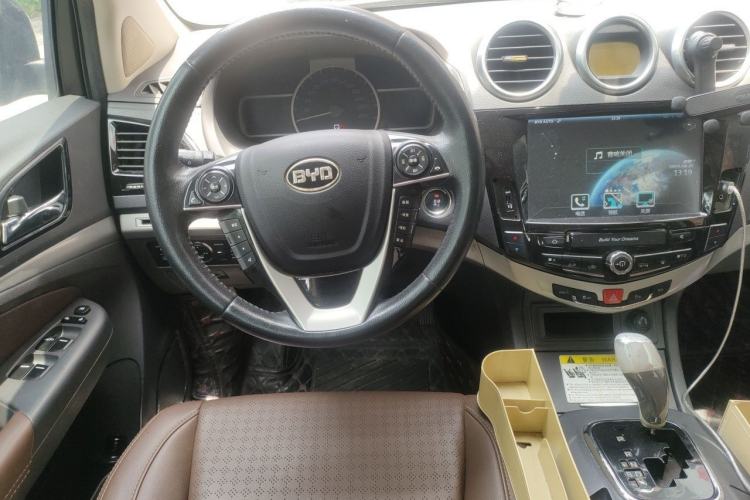 Used BYD S7 2015 2.0T Upgraded Automatic Luxury Version Steering Wheel