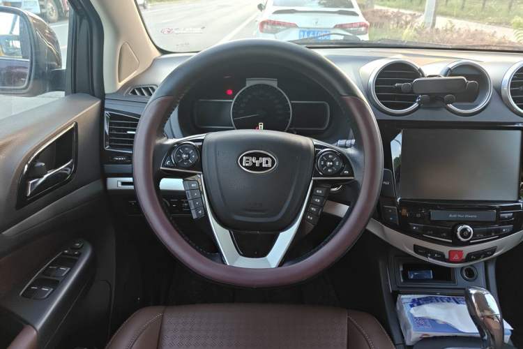 Used BYD S7 2015 2.0T Upgraded Automatic Luxury Version Steering Wheel