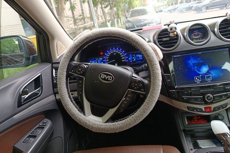 Used BYD S7 2015 2.0T Upgraded Automatic Luxury Version Steering Wheel