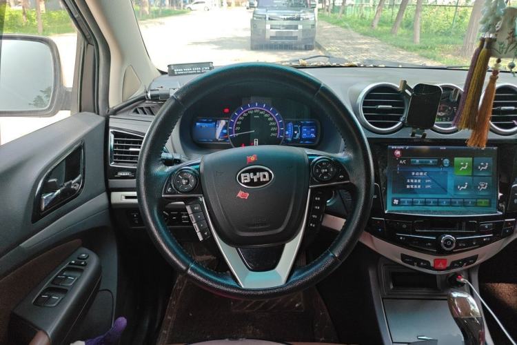 Used BYD S7 2015 2.0T Upgraded Automatic Luxury Version Steering Wheel