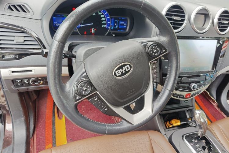 Used BYD S7 2015 2.0T Upgraded Automatic Luxury Version Steering Wheel