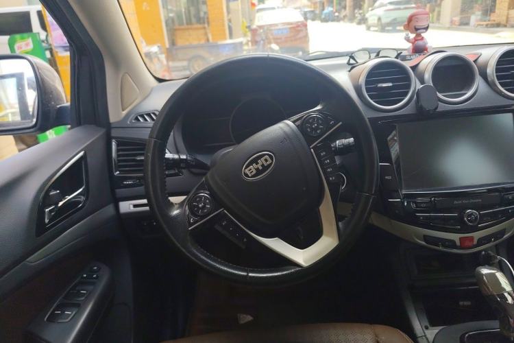 Used BYD S7 2015 2.0T Upgraded Automatic Luxury Version Steering Wheel