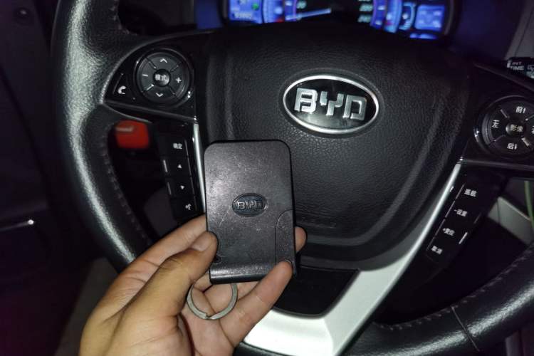 Used BYD S7 2015 2.0T Upgraded Automatic Luxury Version Vehicle Key