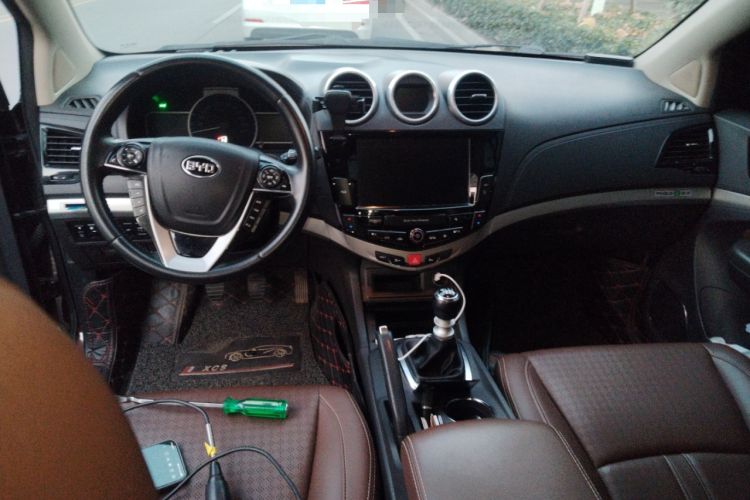 Used BYD S7 2015 1.5T Manual Luxury Model Center Console
