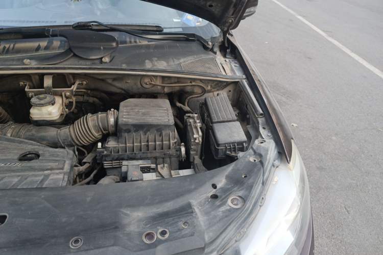 Used BYD S7 2015 2.0T Automatic Flagship Edition Engine Bay Left