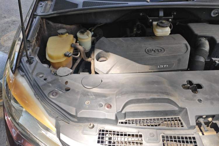 Used BYD S7 2015 1.5T Manual Luxury Model Engine Bay Right