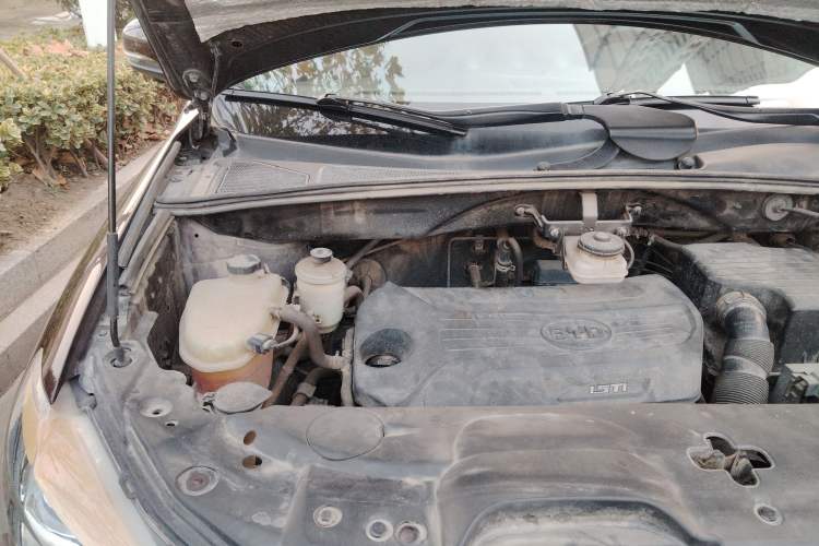 Used BYD S7 2015 1.5T Manual Luxury Model Engine Bay Right