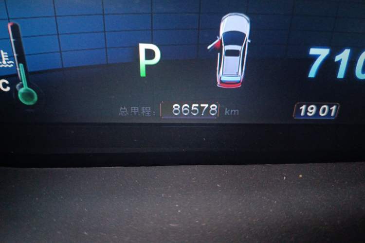 Used BYD S7 2015 2.0T Automatic Flagship Edition Odometer Close Up