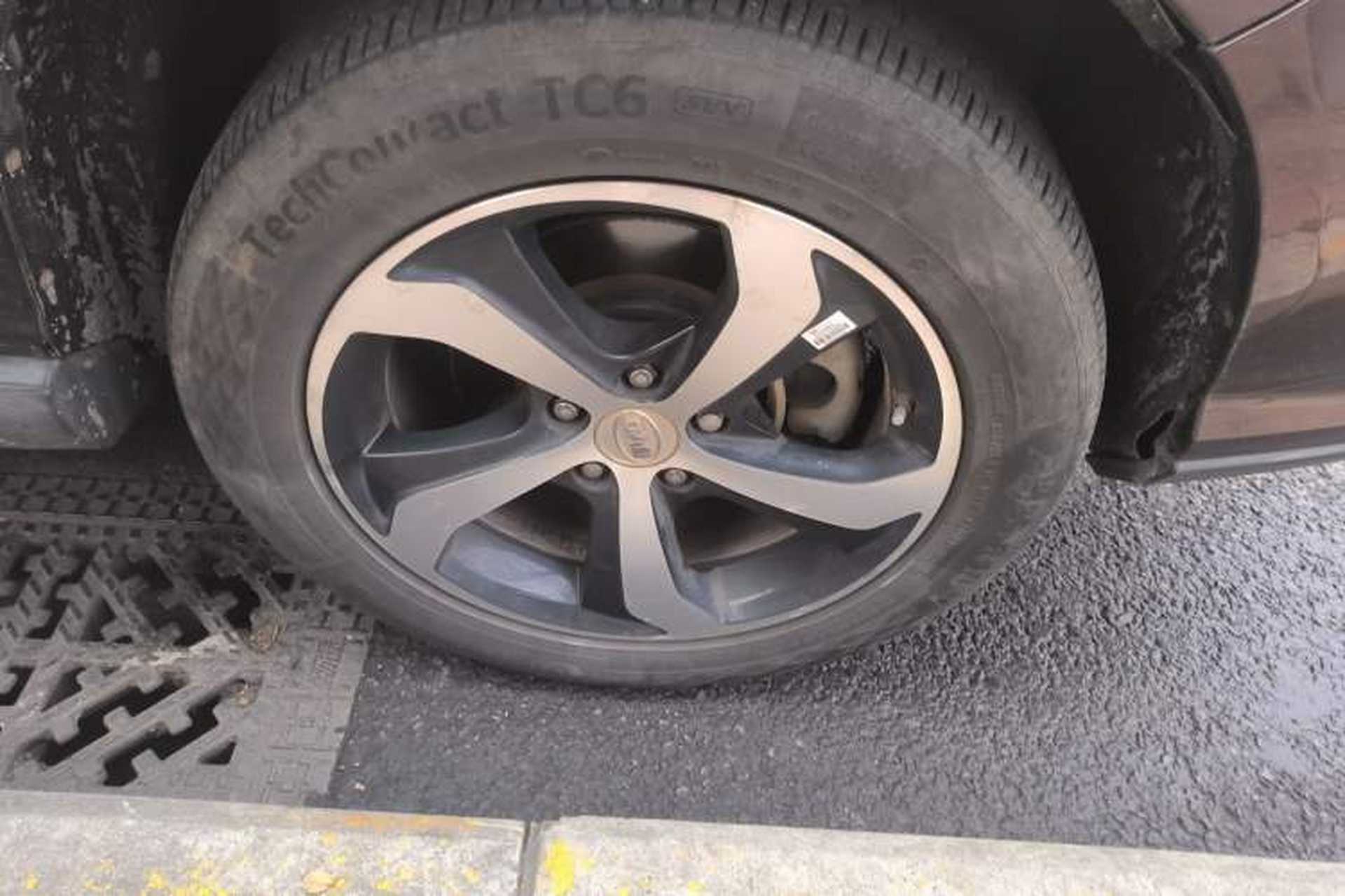 Used BYD S7 2015 2.0T Upgraded Automatic Luxury Version Right Front Wheel Hub