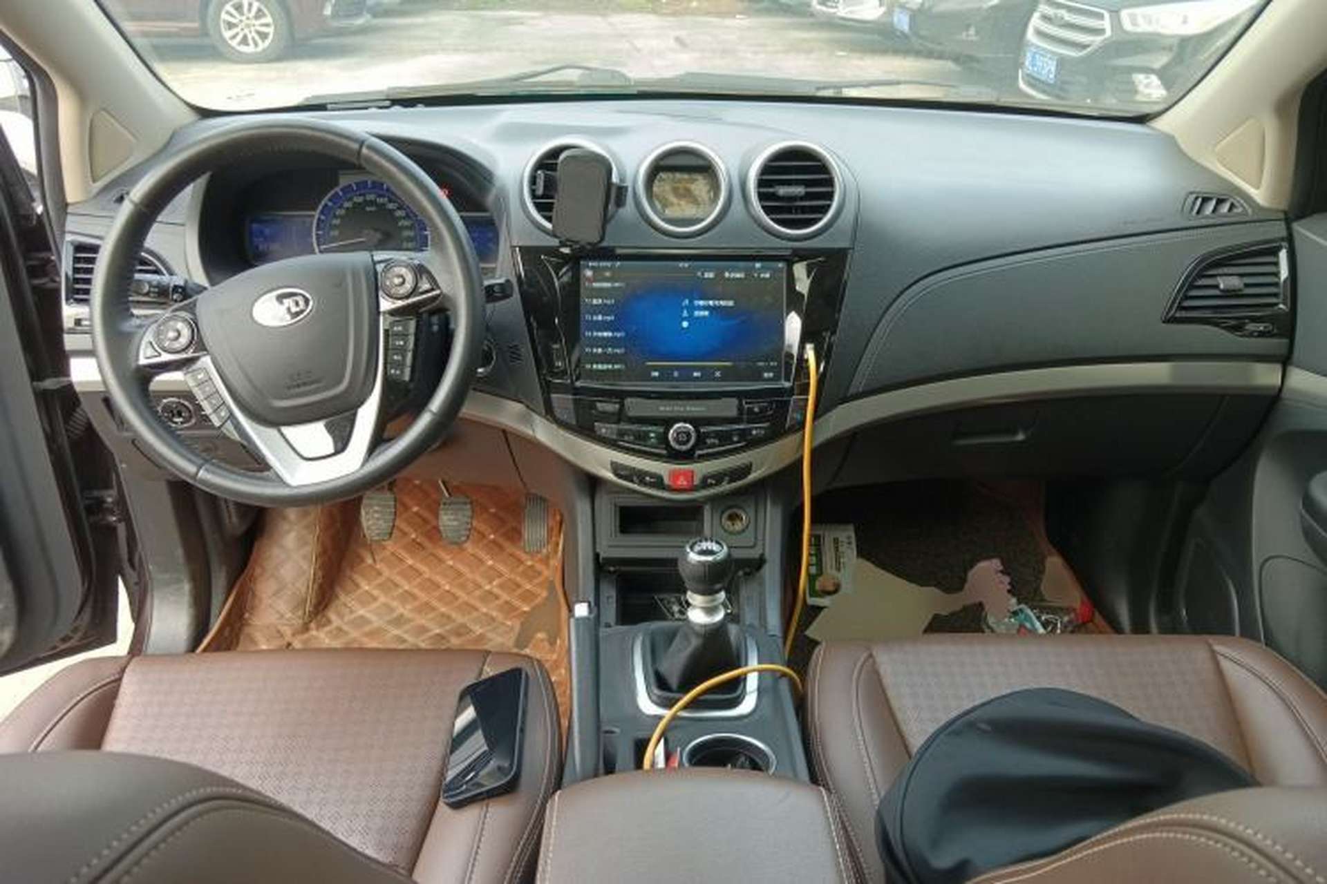 Used BYD S7 2015 1.5T Manual Luxury Model Center Console